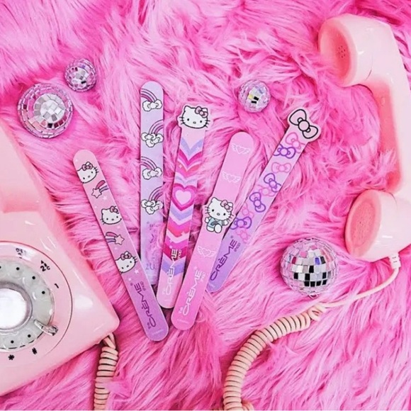 The Creme Shop x Hello Kitty Y2K Collection Totally Cute! Nail Files Set of 5 - Picture 8 of 9